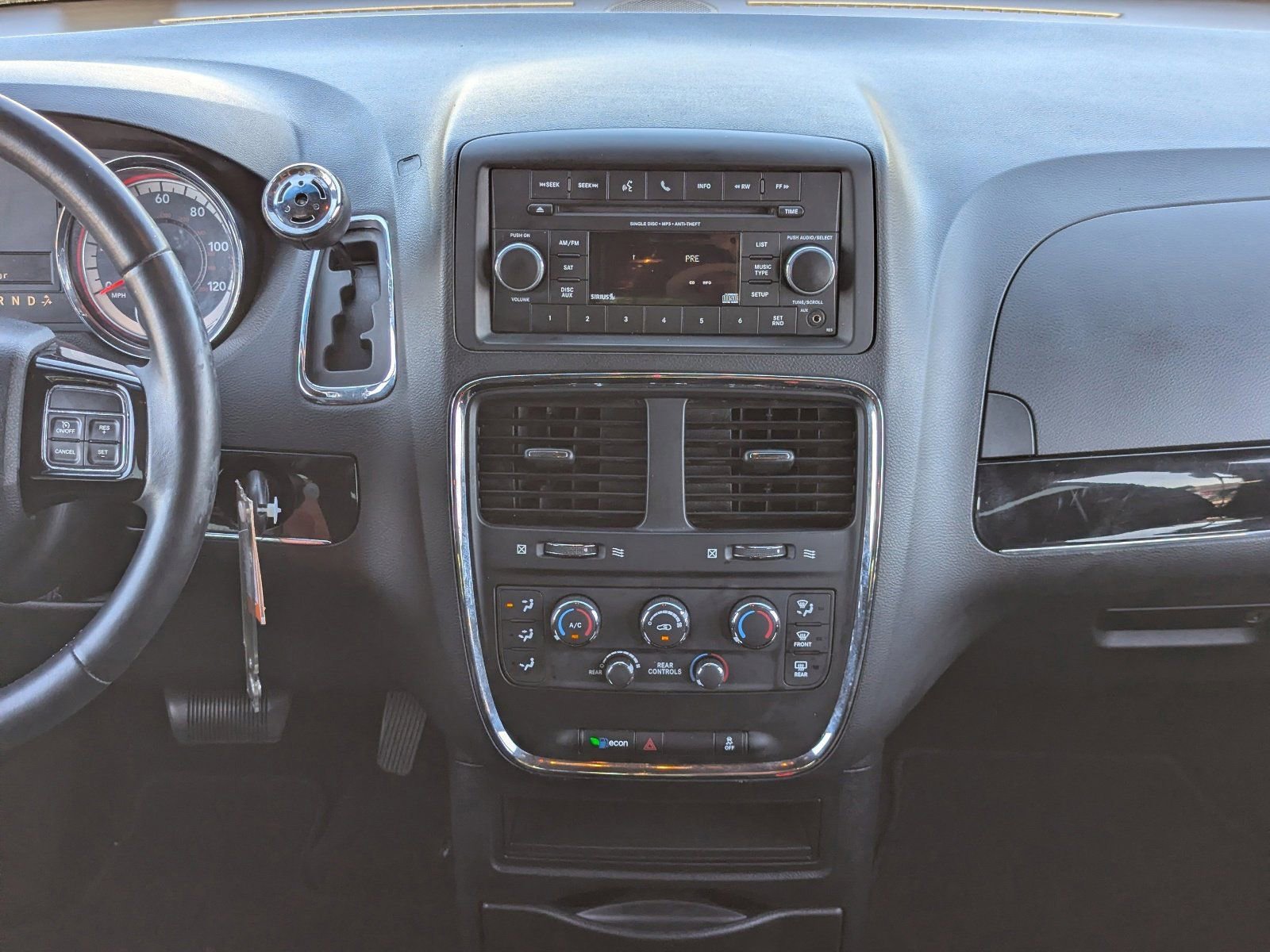 Used 2016 Dodge Grand Caravan SE FWD image 17