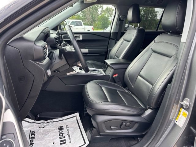 Used 2023 Ford Explorer XLT w/ Equipment Group 202A AWD/4WD image 16
