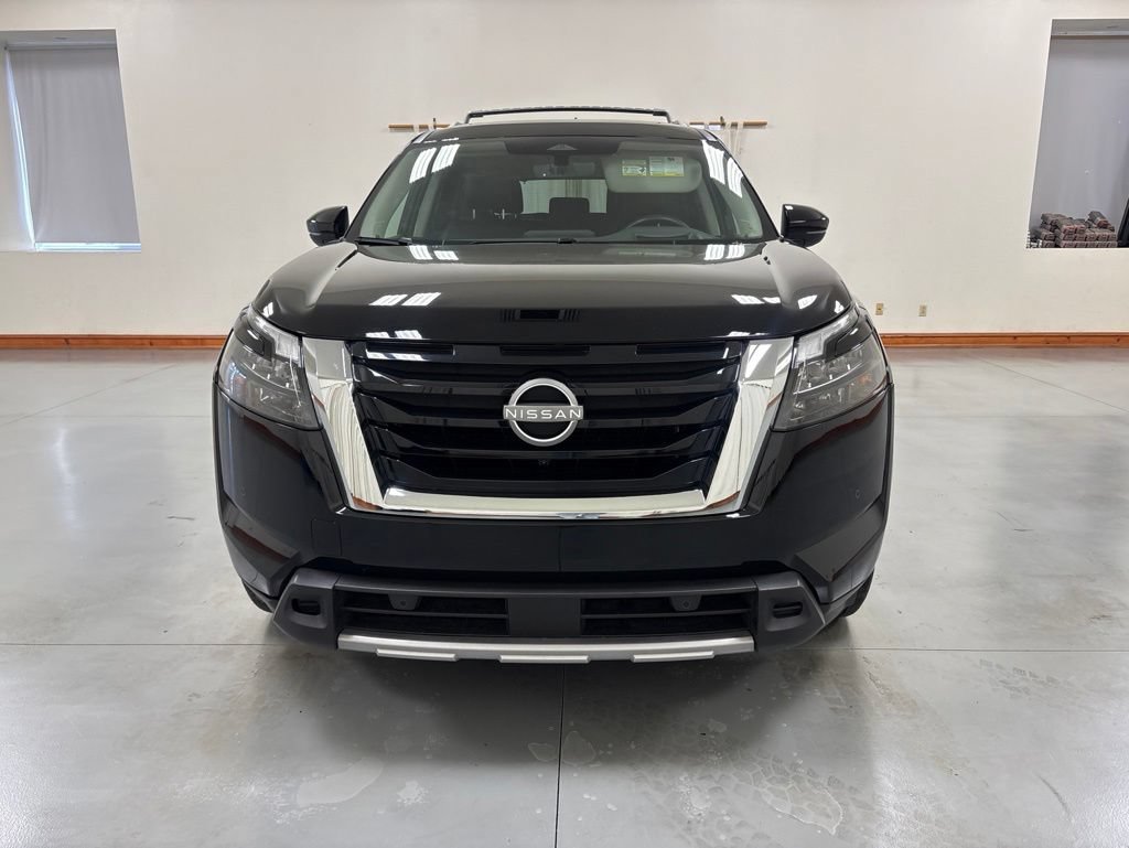 Used 2025 Nissan Pathfinder Platinum w/ Cargo Package FWD image 3