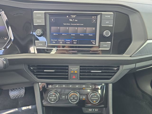 Used 2024 Volkswagen Jetta SE image 18