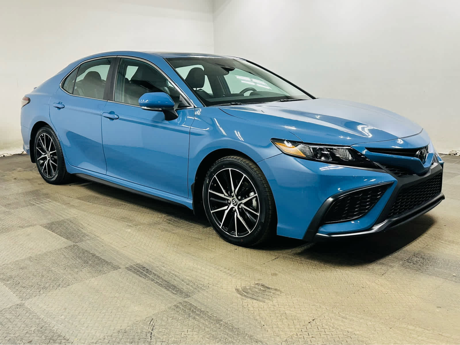 Certified 2023 Toyota Camry SE w/ Convenience Package FWD image 1