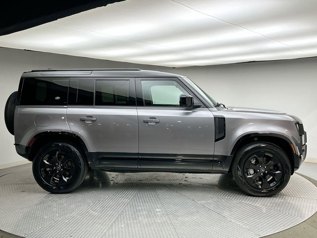 Used 2022 Land Rover Defender 110 X-Dynamic SE image 14