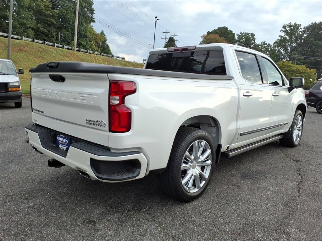 Used 2022 Chevrolet Silverado 1500 High Country w/ High Country Premium Package AWD/4WD image 3