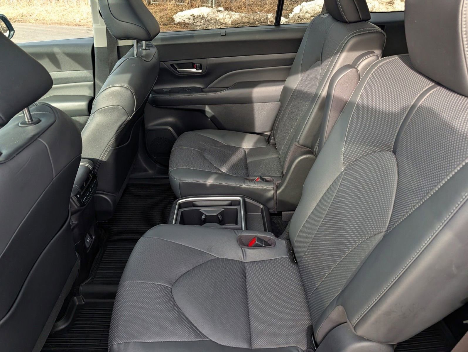 Used 2025 Toyota Grand Highlander AWD Hybrid image 23
