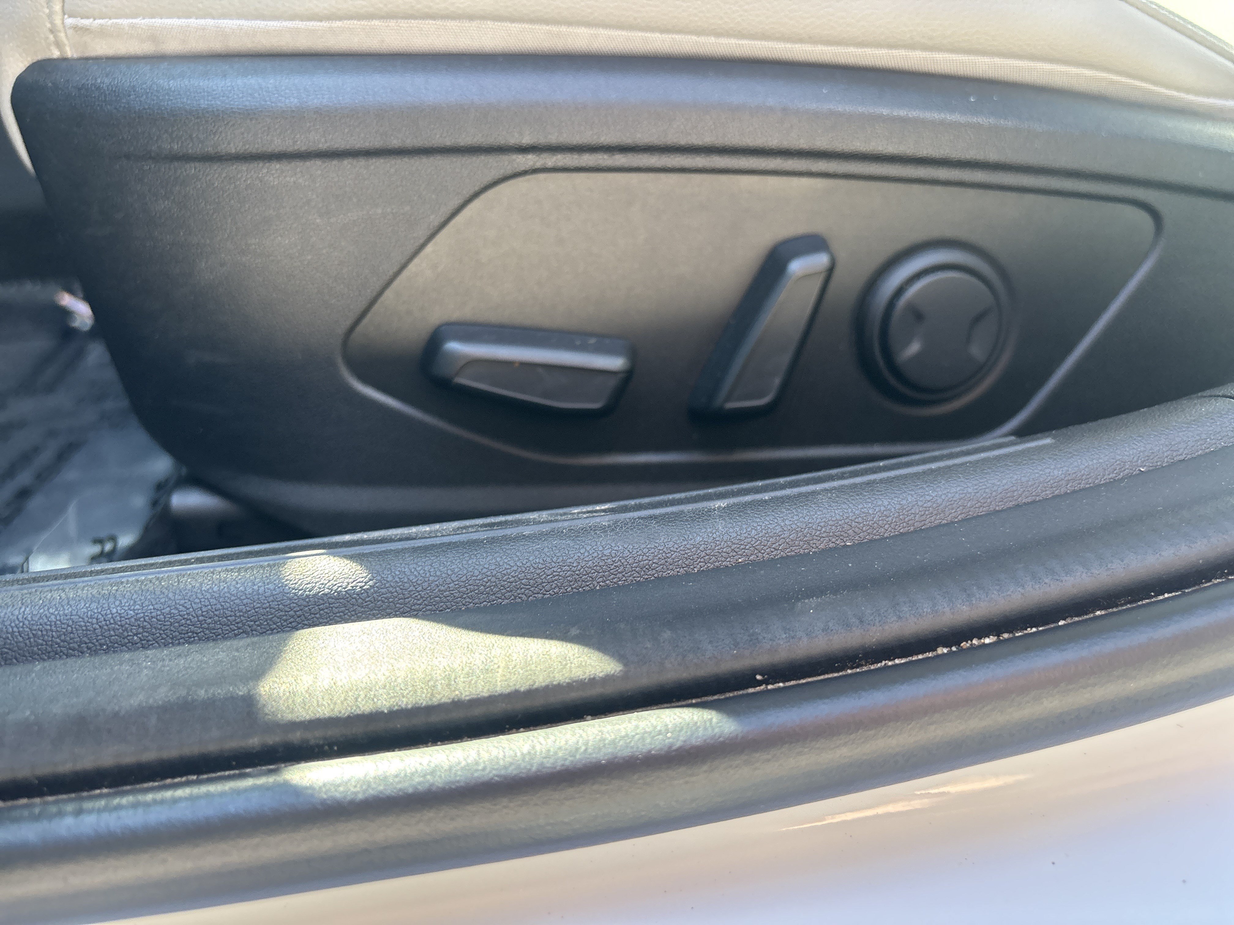 Used 2025 Hyundai Elantra Limited FWD image 24