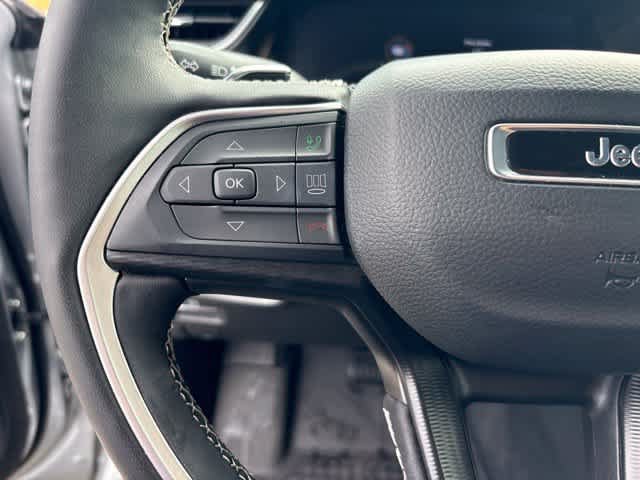 Used 2025 Jeep Grand Cherokee L Altitude RWD image 12