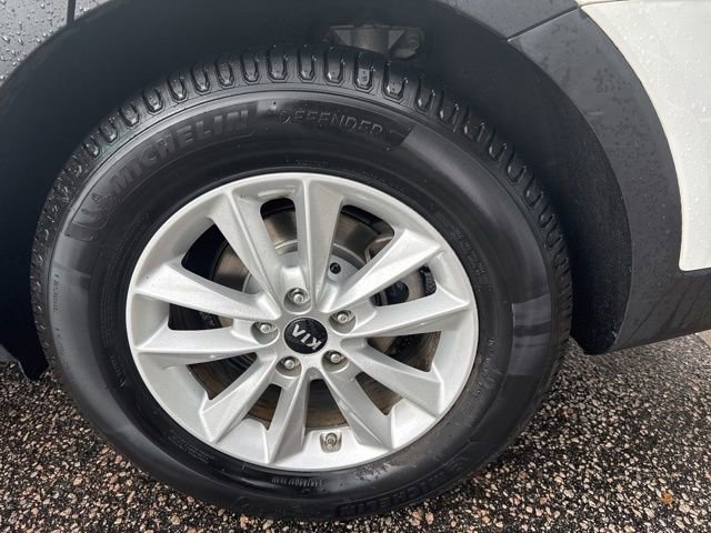 Used 2019 Kia Sorento LX image 32