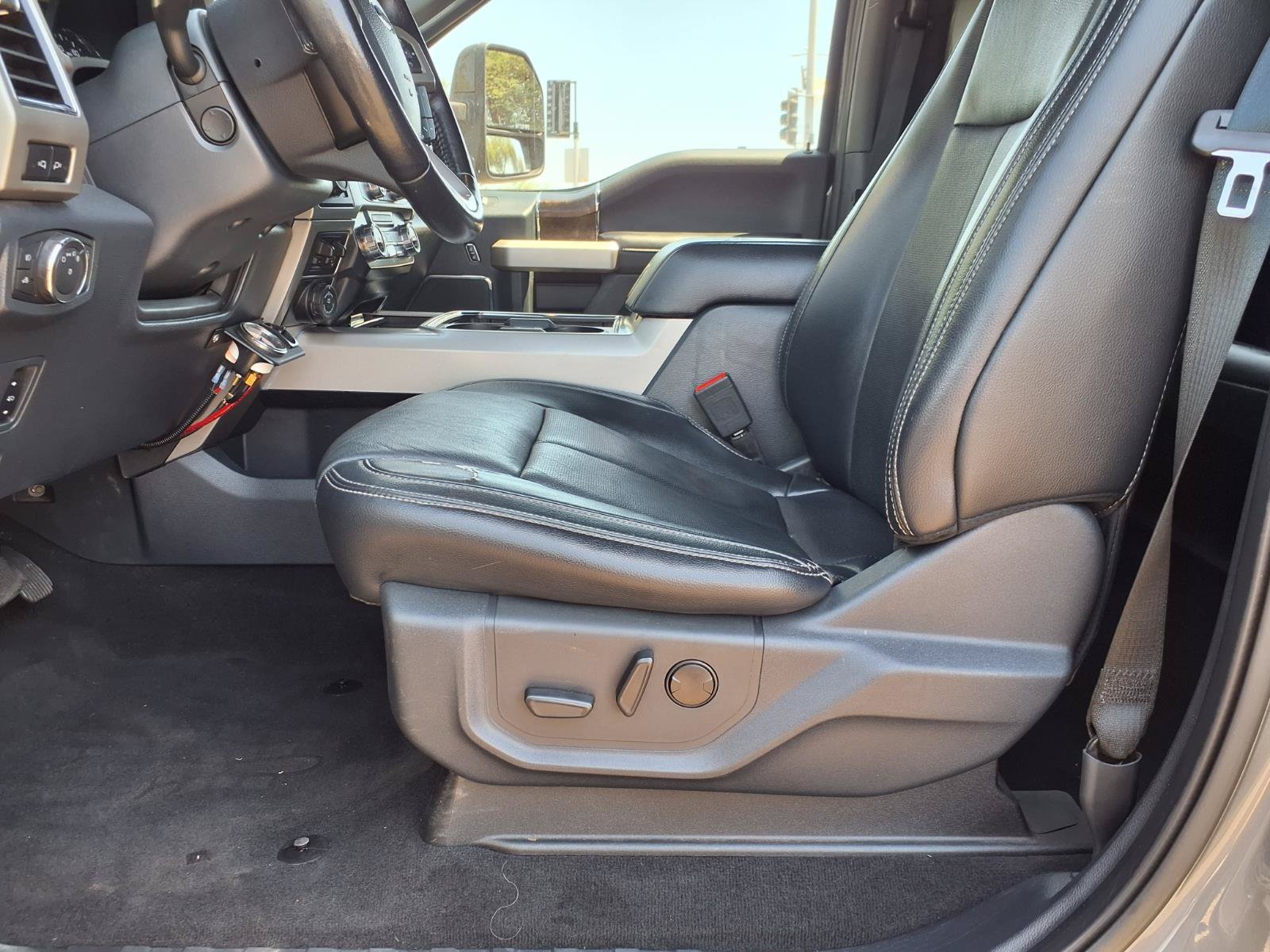 Used 2022 Ford F250 Lariat w/ Tremor Off-Road Package AWD/4WD image 21