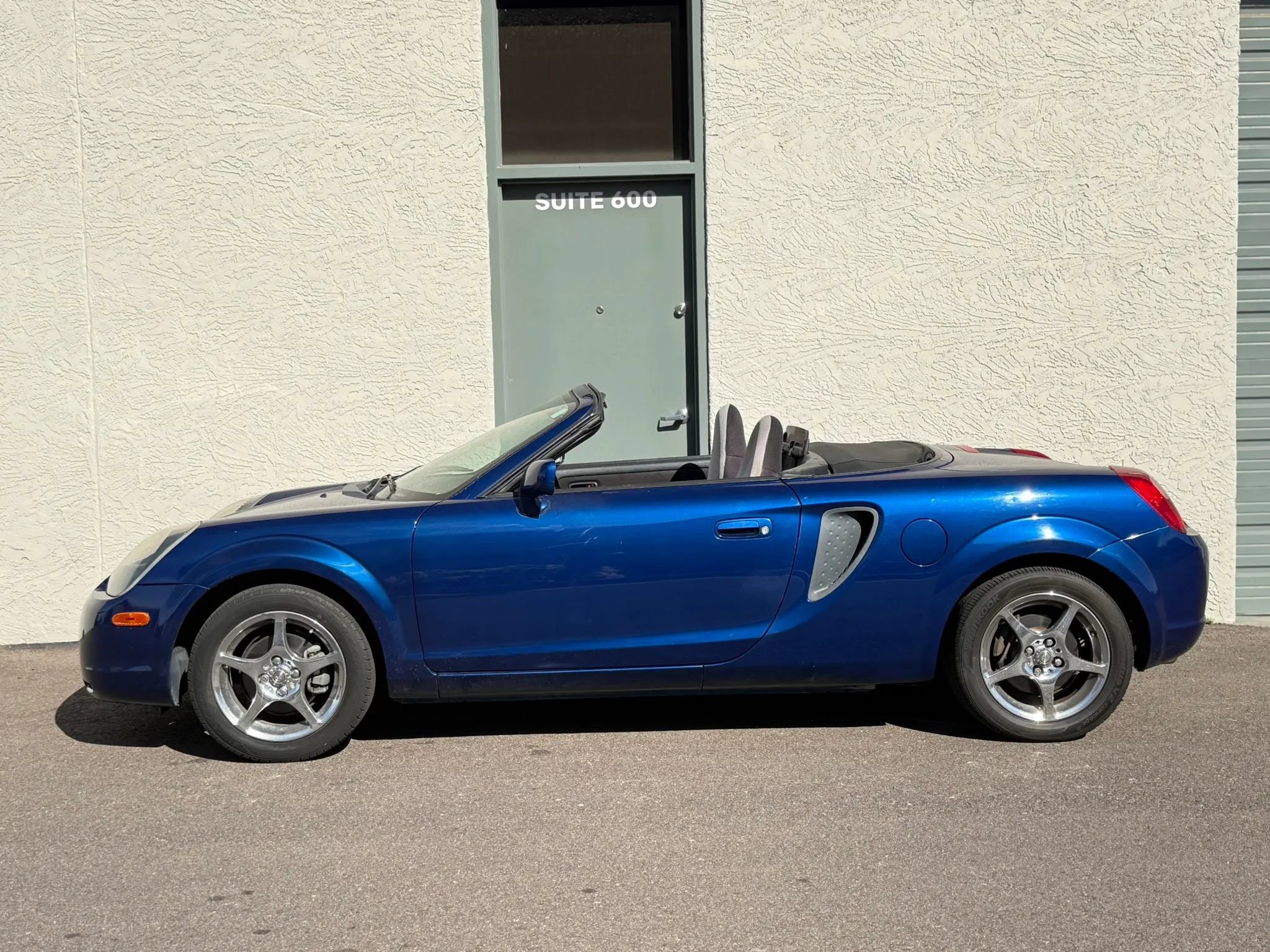 Used 2001 Toyota MR2 image 2