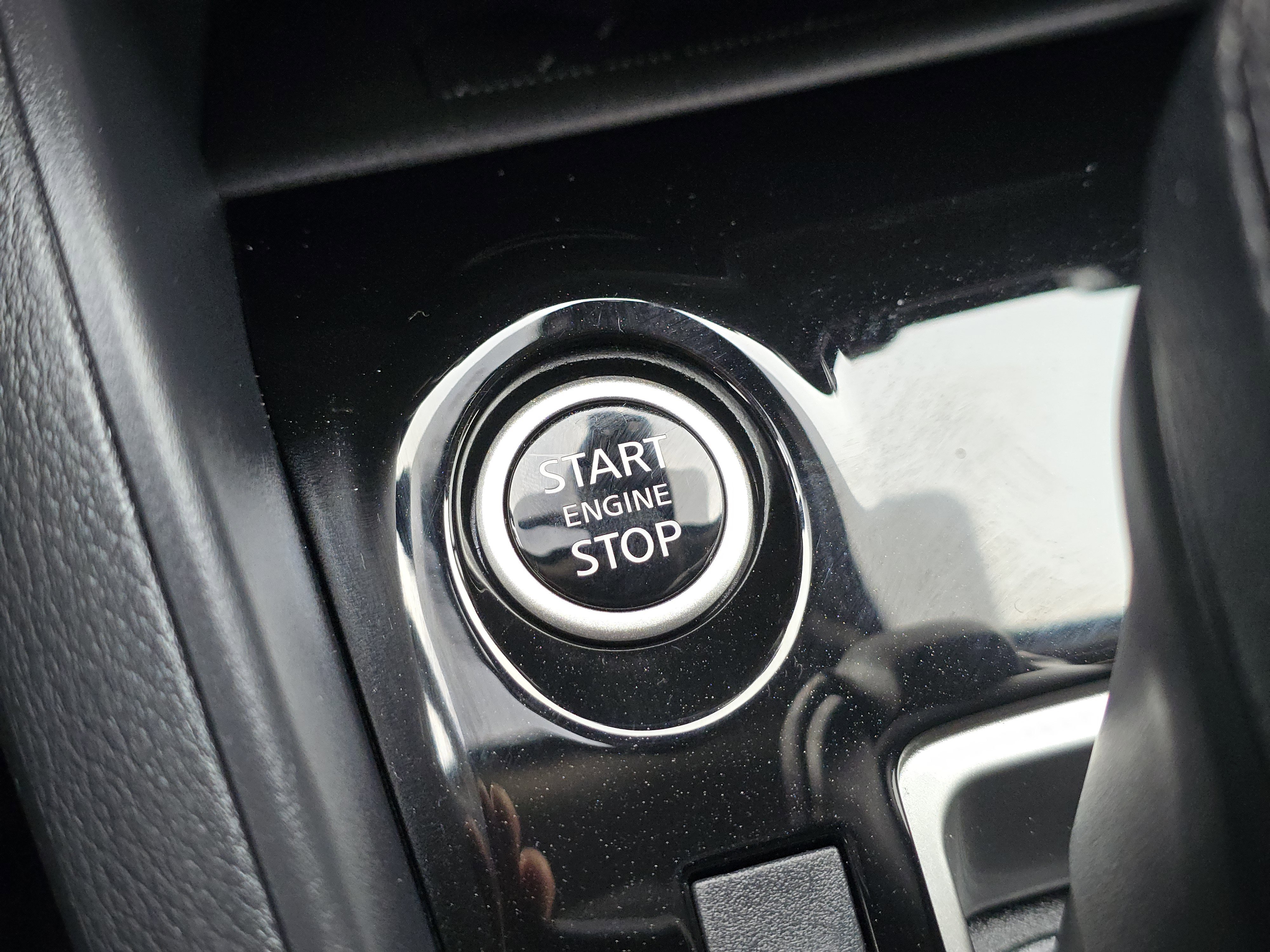 Used 2025 Nissan Versa SV w/ Trunk Package image 25