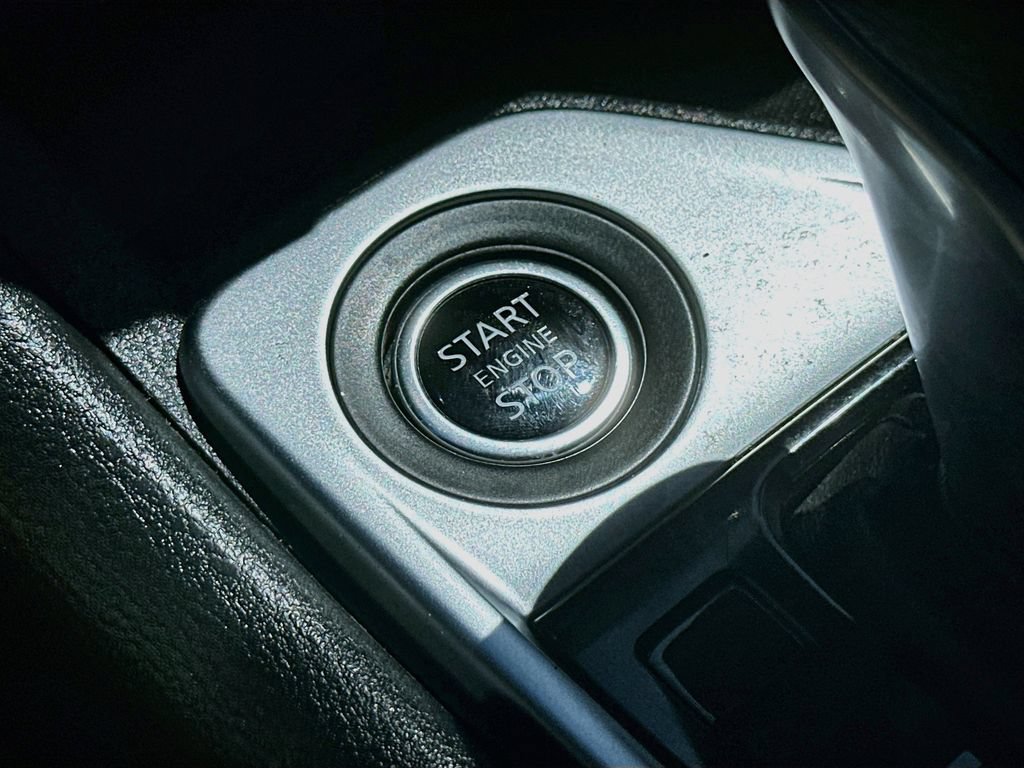 Used 2025 Nissan Sentra SV FWD image 19