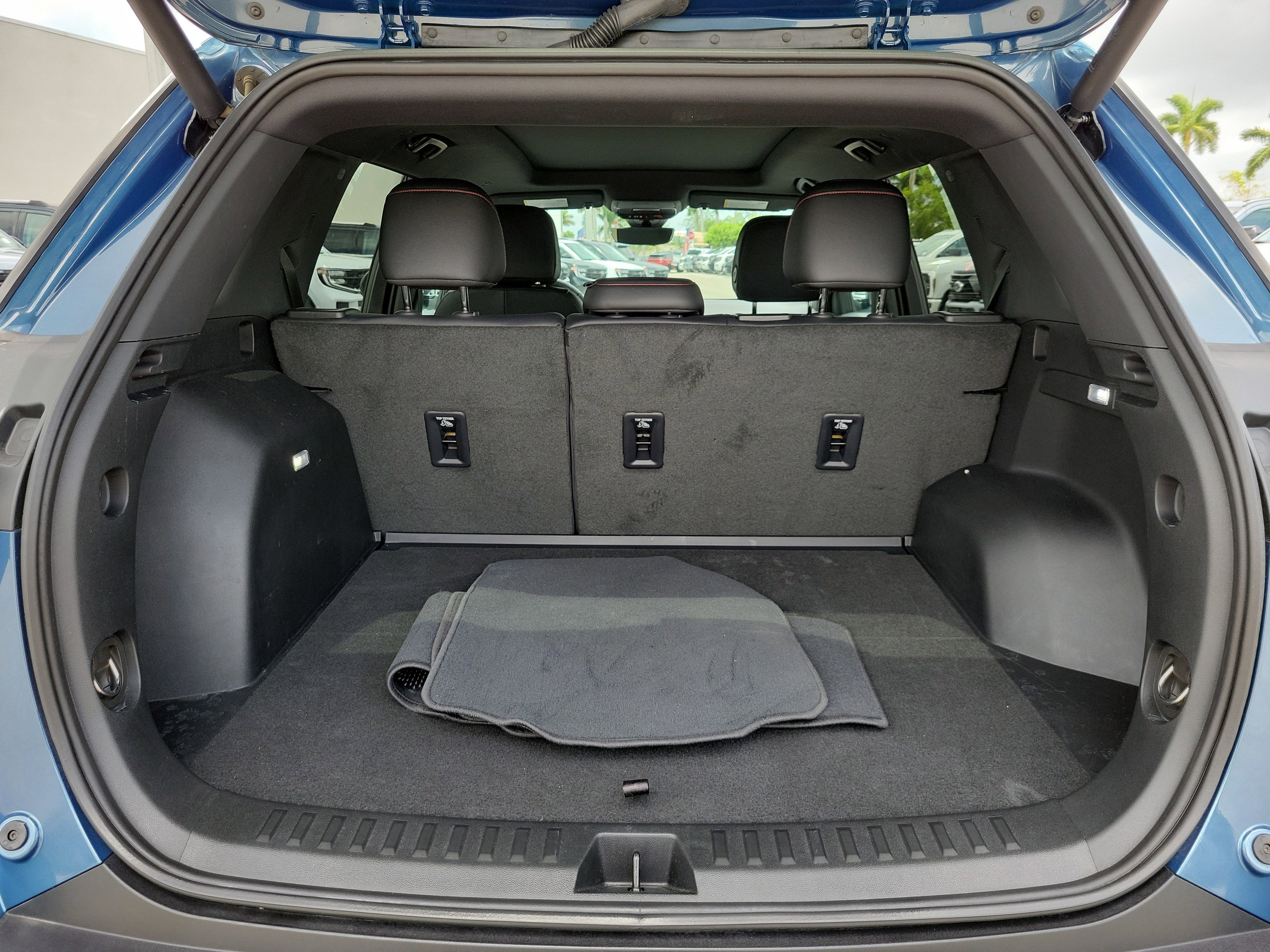 Used 2025 Chevrolet Equinox RS w/ Safety and Technology Package FWD image 14