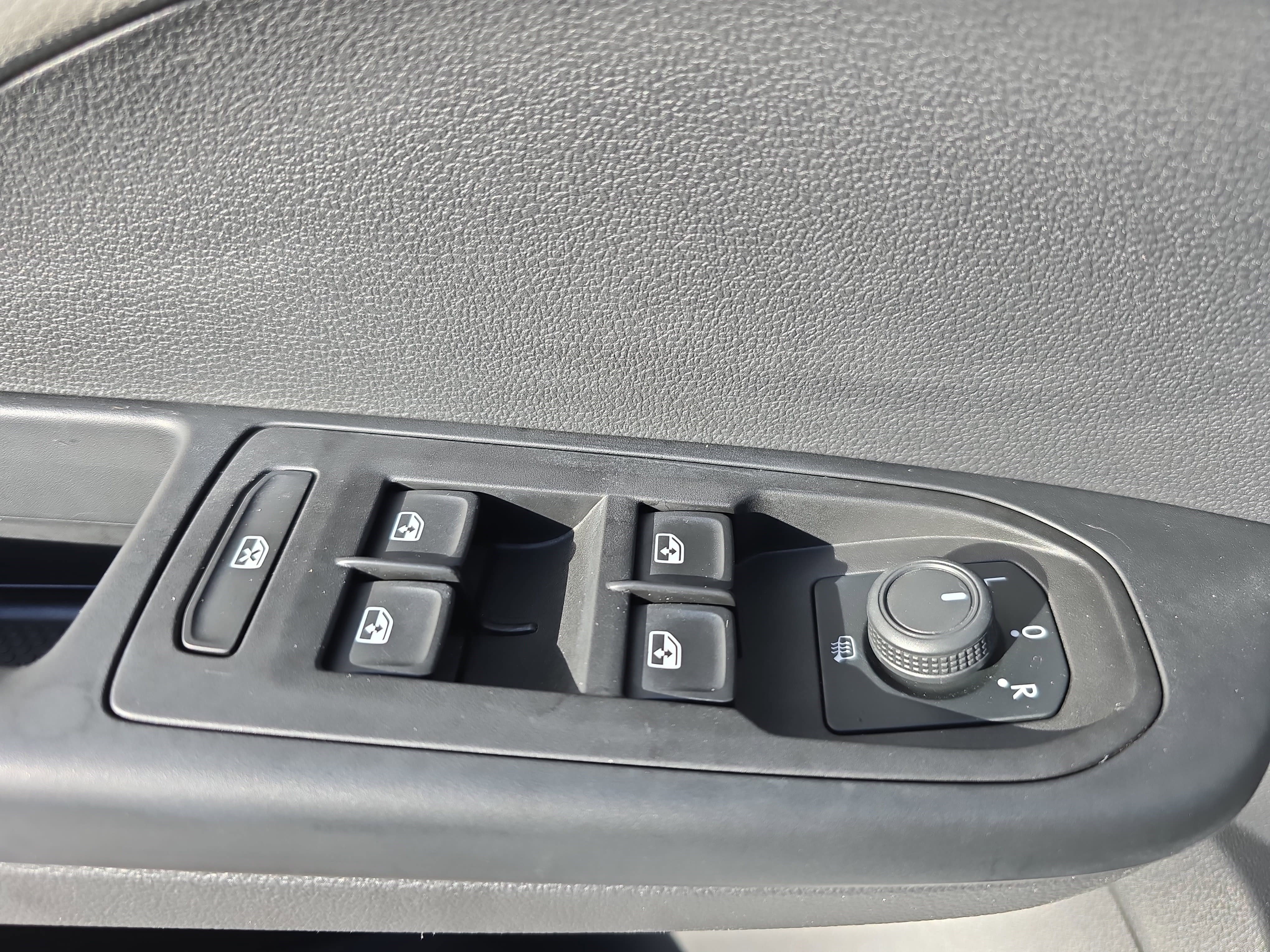 Used 2022 Volkswagen Taos SE image 26