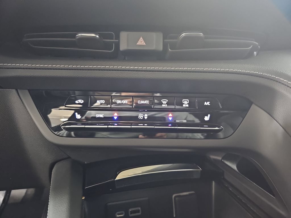 Certified 2023 Buick Envision Preferred FWD image 28