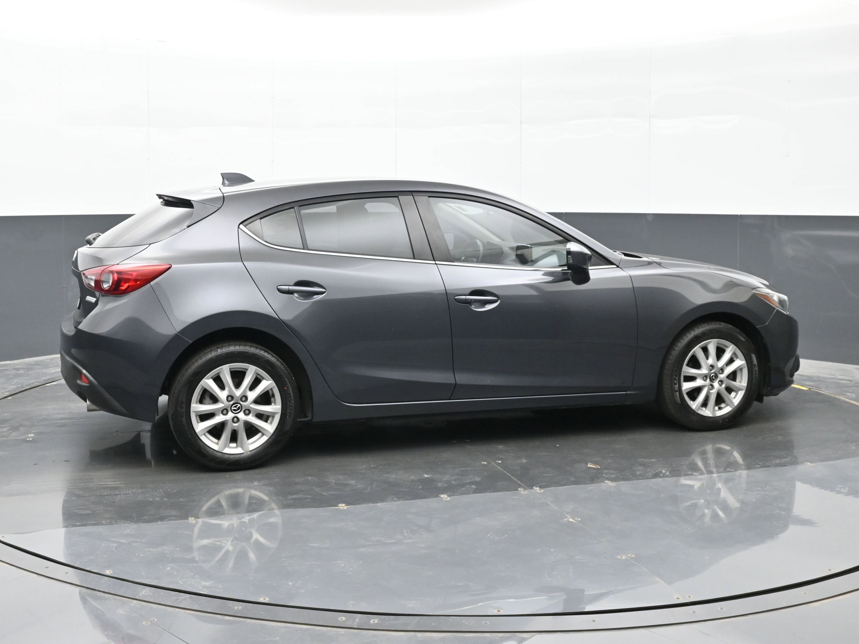Used 2015 MAZDA MAZDA3 i Touring w/ Technology Package FWD image 5
