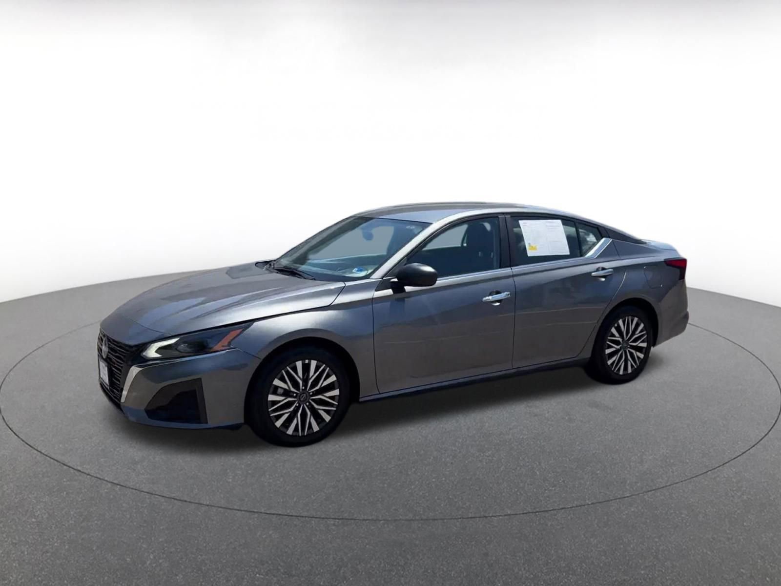 Used 2025 Nissan Altima 2.5 SV FWD image 8