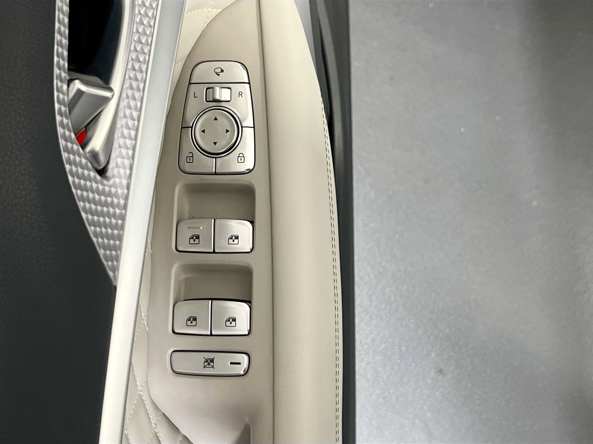 Used 2023 Genesis G70 3.3T w/ Sport Prestige Package image 18