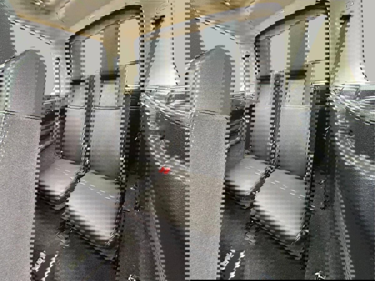 Used 2016 Land Rover LR4 image 22