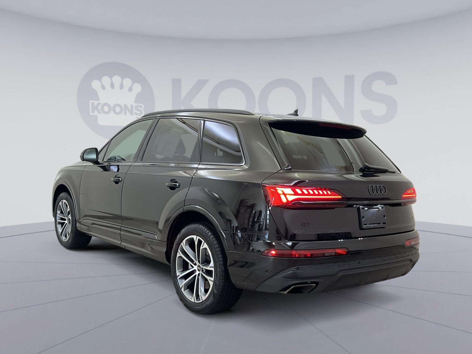 Used 2025 Audi Q7 2.0T Premium w/ Convenience Plus Package image 4