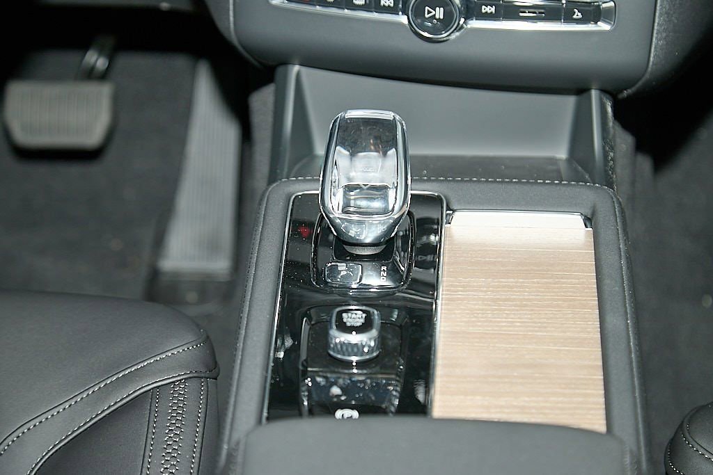 New 2026 Volvo XC90 B6 Plus w/ Protection Package image 29