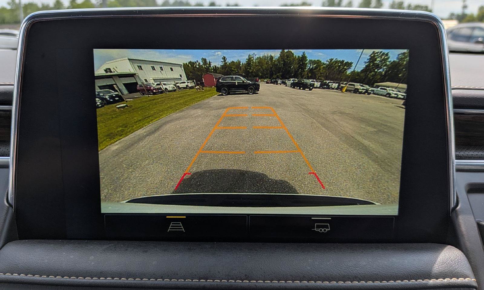Used 2023 Chevrolet Tahoe Premier AWD/4WD image 18