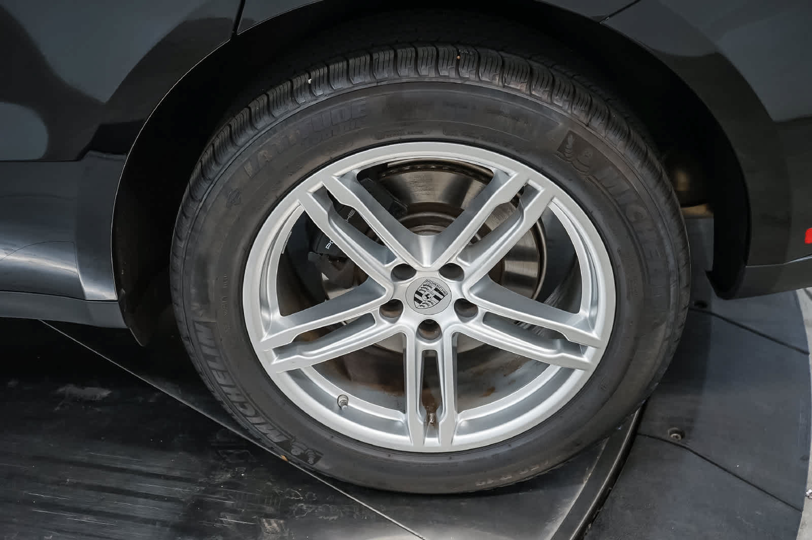 Certified 2026 Porsche Macan AWD/4WD image 8