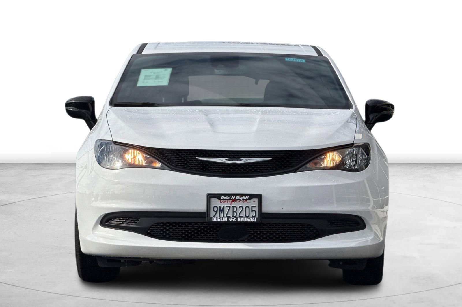 Used 2025 Chrysler Voyager LX image 10