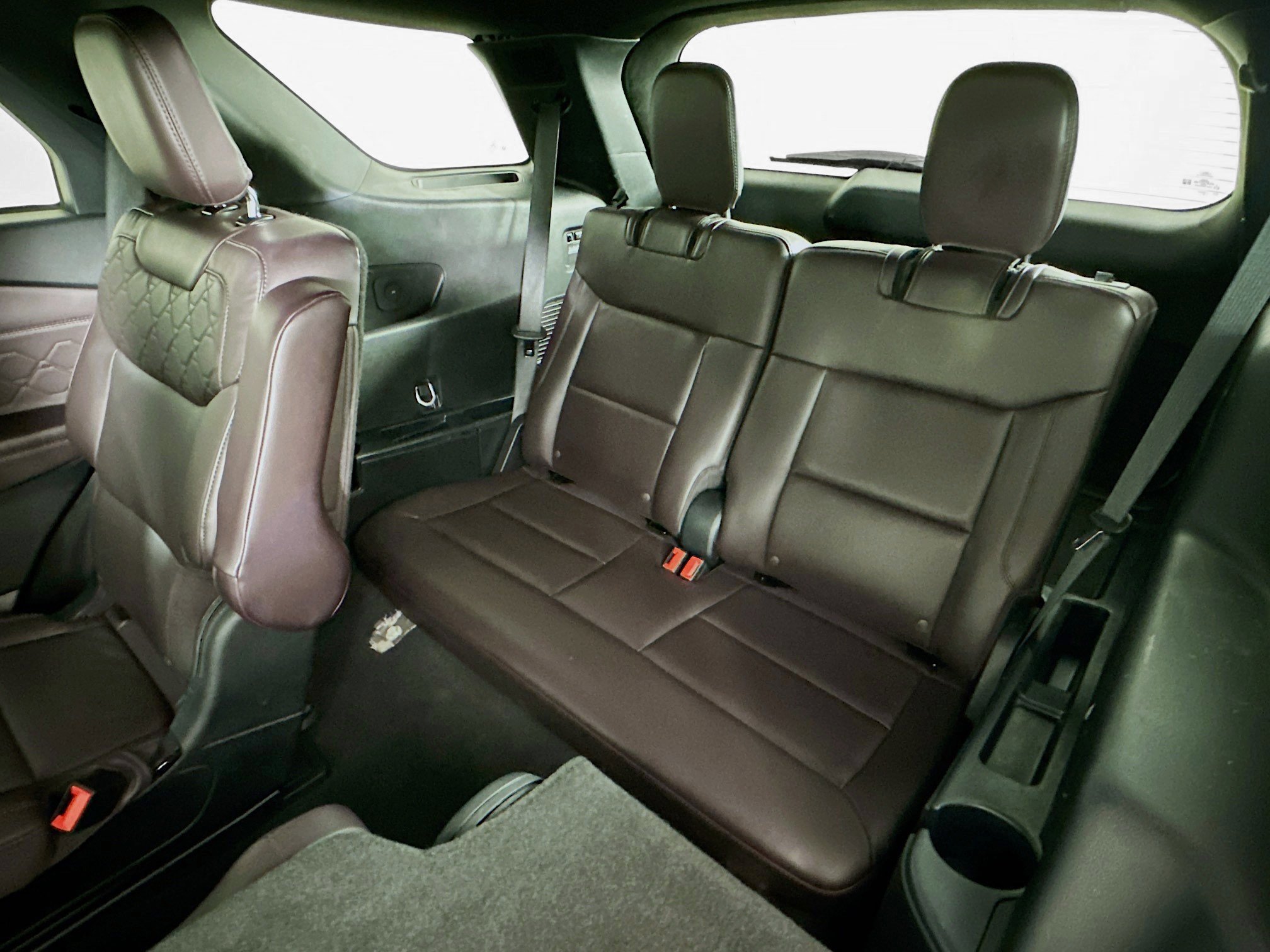 Used 2025 Ford Explorer Platinum w/ LUX Leather Package AWD/4WD image 30