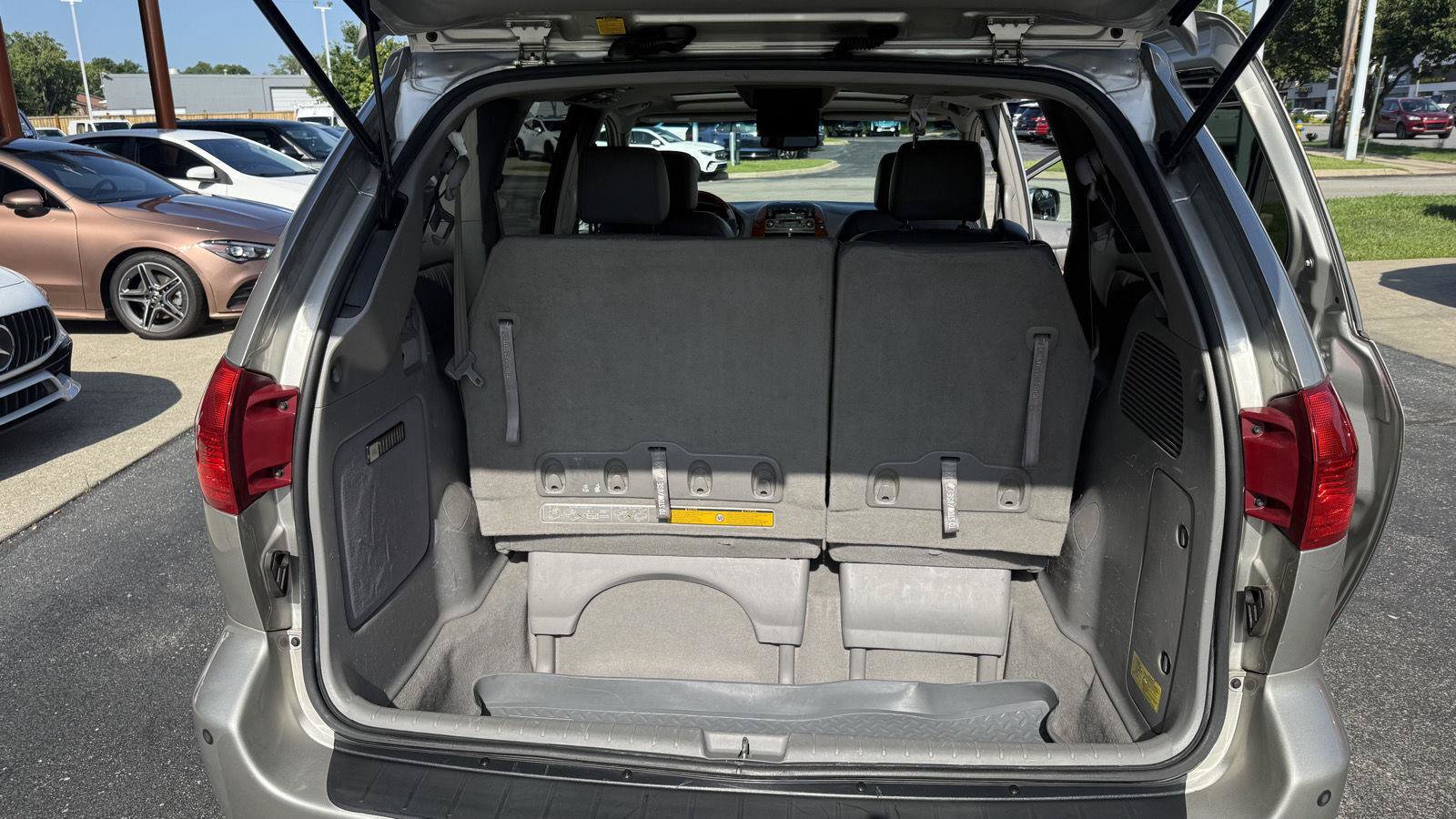 Used 2004 Toyota Sienna XLE Limited FWD image 21