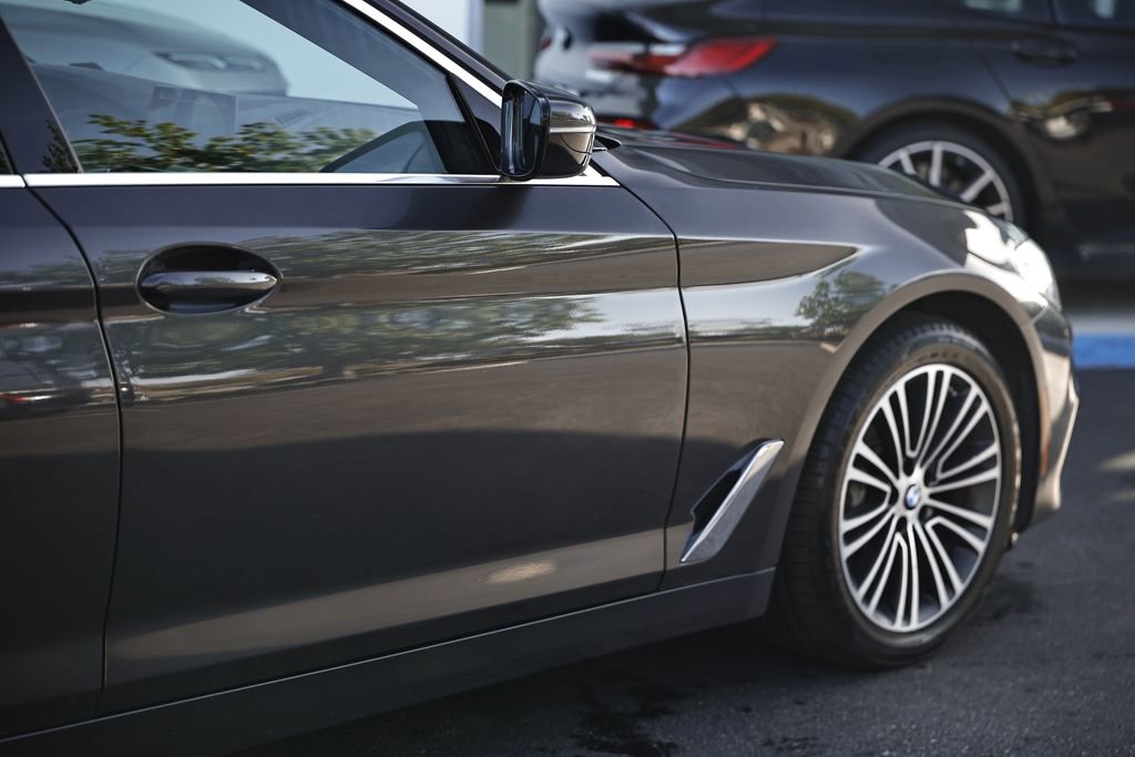 Used 2020 BMW 540i xDrive w/ Premium Package image 7