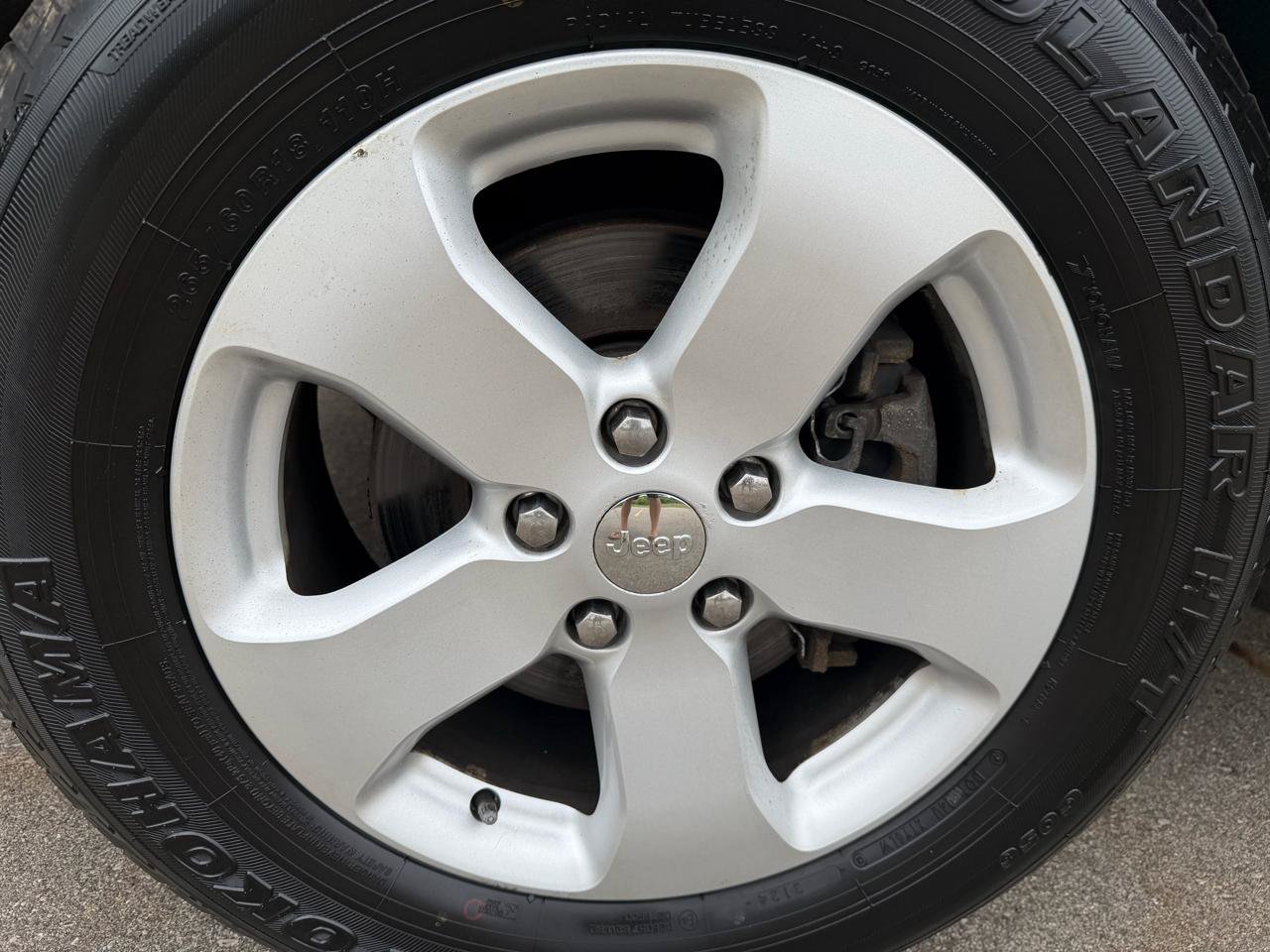 Used 2012 Jeep Grand Cherokee Laredo AWD/4WD image 11
