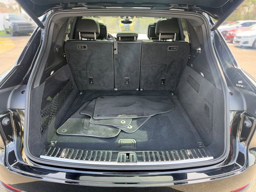 Used 2022 Porsche Cayenne image 4
