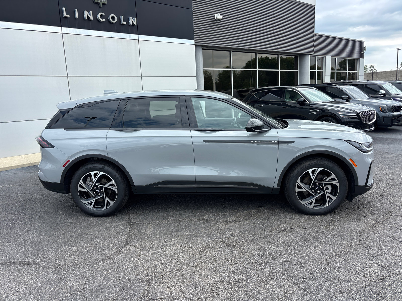 New 2026 Lincoln Nautilus Premier w/ Equipment Group 102A AWD/4WD image 8
