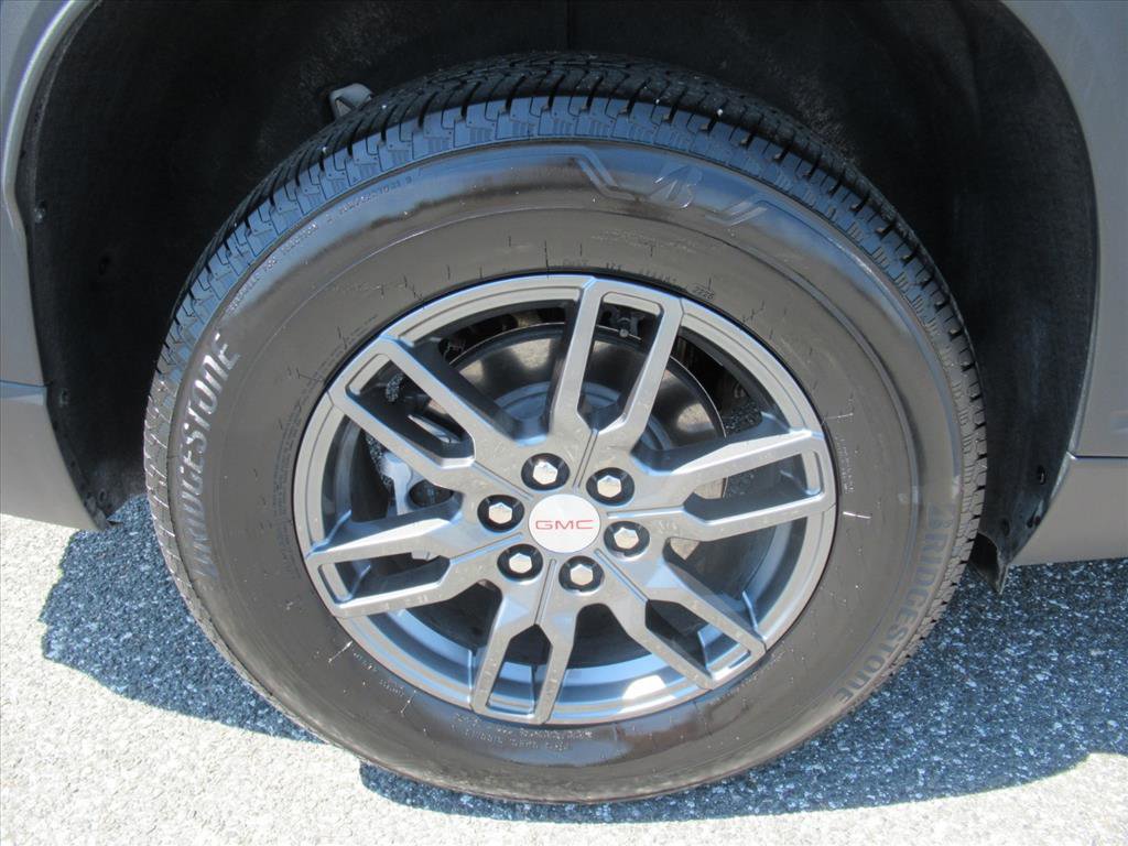 Used 2025 GMC Acadia Elevation image 8