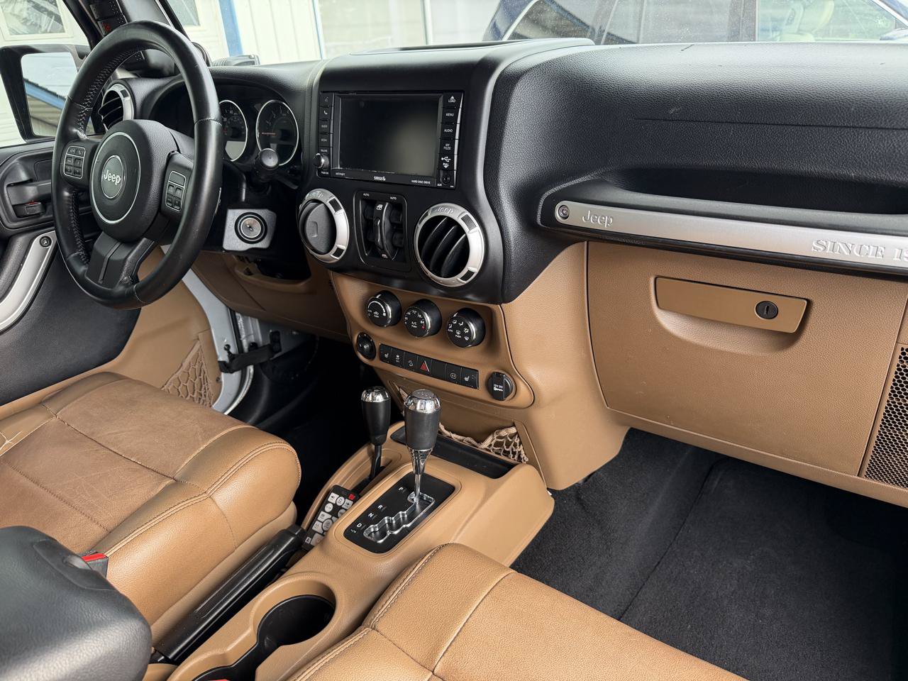 Used 2012 Jeep Wrangler Unlimited Sahara w/ Dual Top Group AWD/4WD image 20