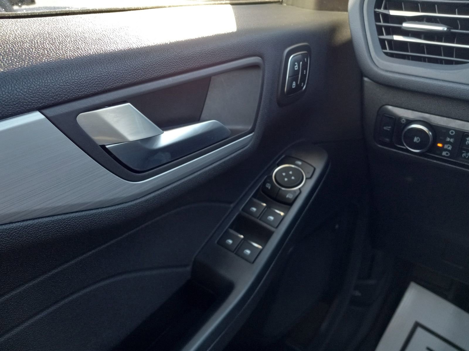 Used 2023 Ford Escape Platinum image 25