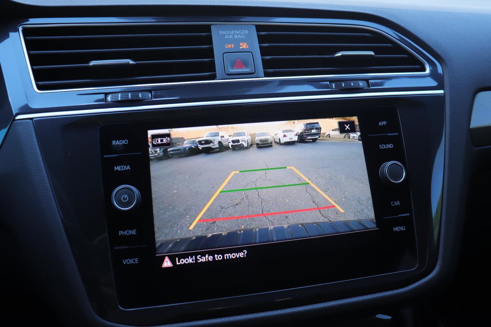 Used 2024 Volkswagen Tiguan SE R-Line image 33