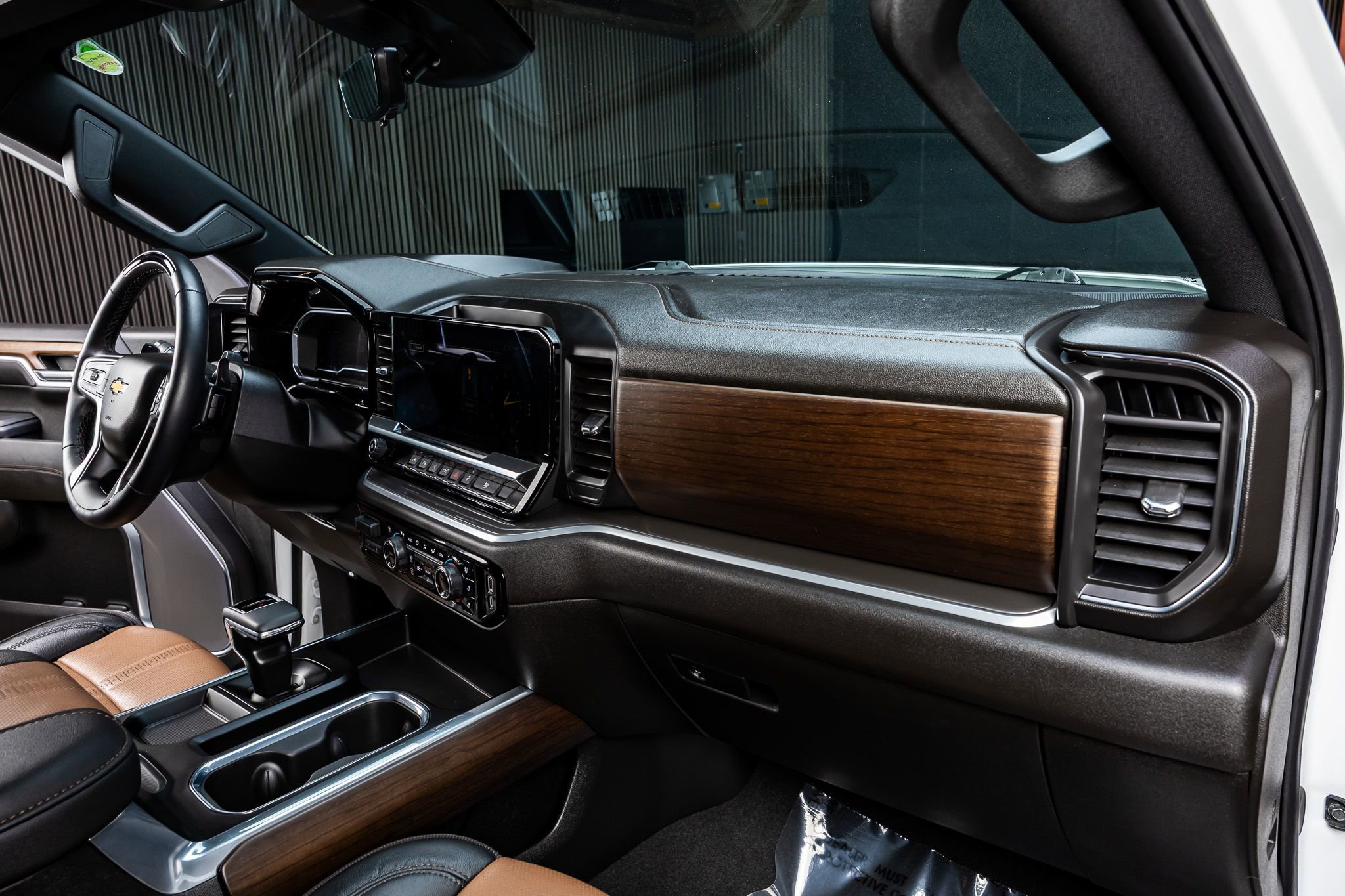 Used 2024 Chevrolet Silverado 1500 High Country image 17