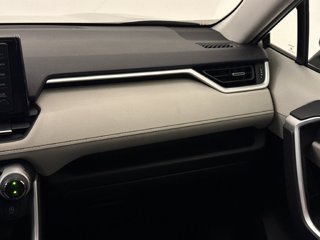 Used 2020 Toyota RAV4 XLE Premium FWD image 17