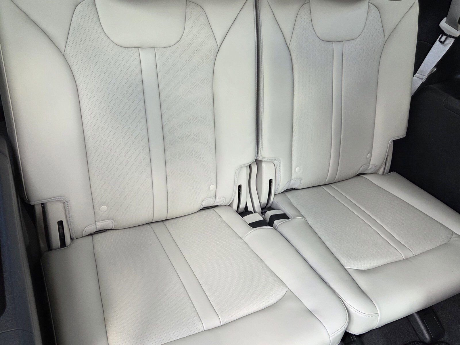 Used 2023 Kia Sorento SX image 12