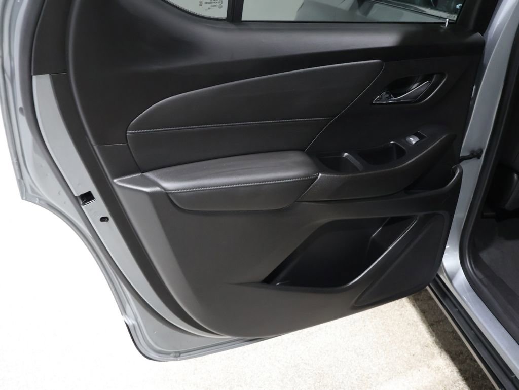 Used 2023 Chevrolet Traverse LT w/ Rear Camera Mirror Package image 20