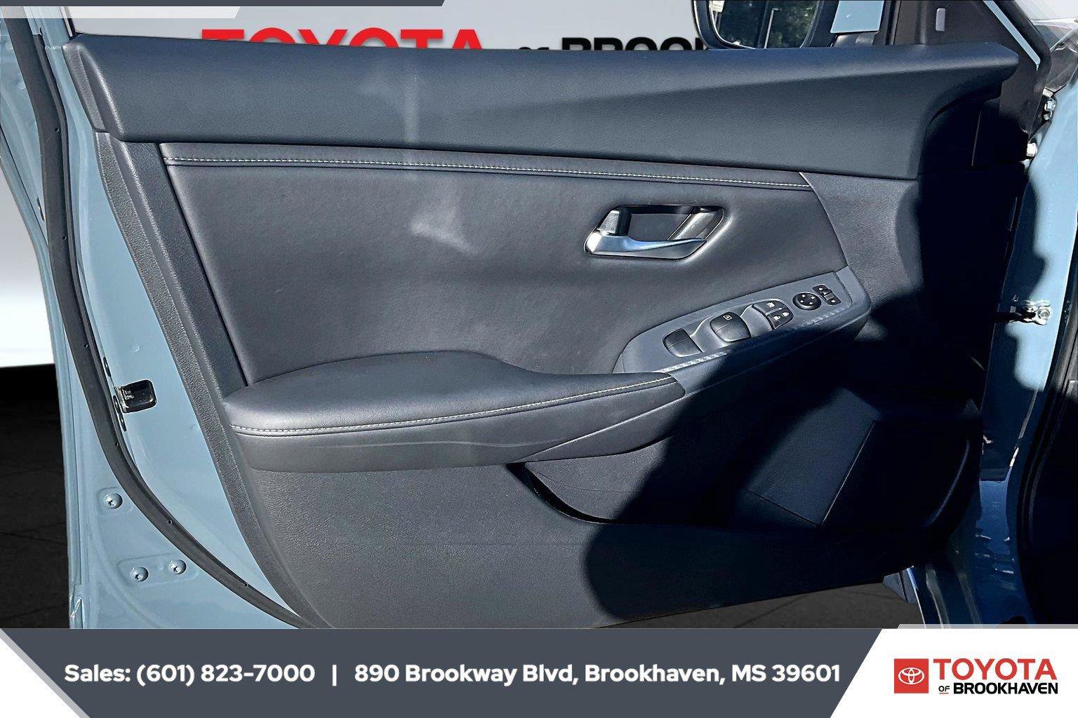 Used 2025 Nissan Sentra SV FWD image 17