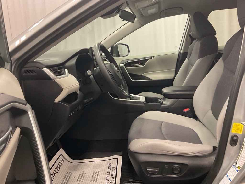 Used 2021 Toyota RAV4 XLE w/ XLE Grade Weather Package AWD/4WD image 9