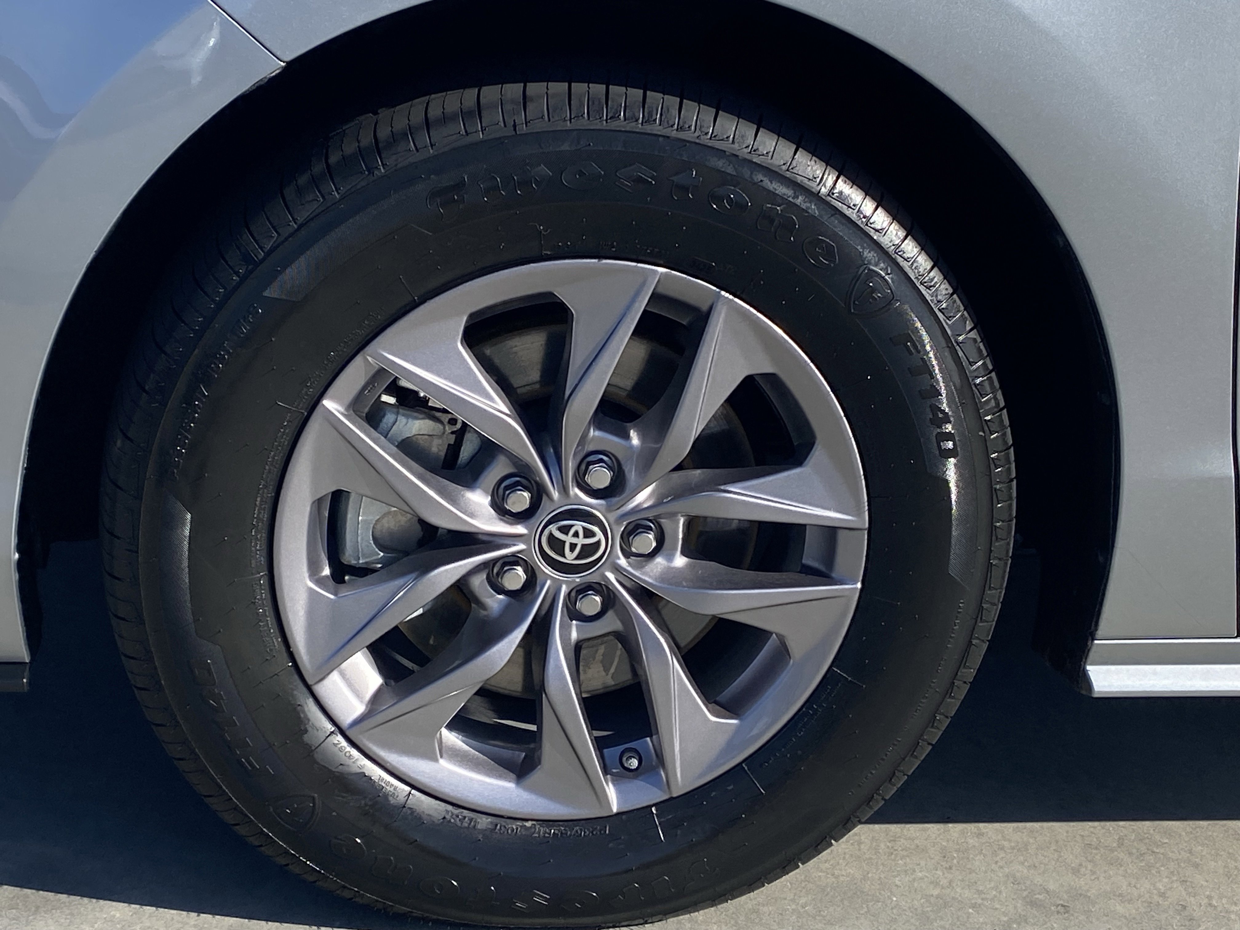 Certified 2025 Toyota Sienna LE FWD image 8