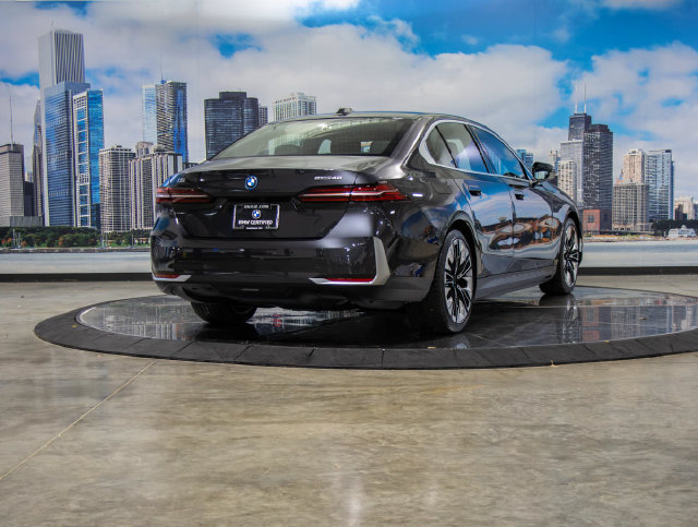 Used 2024 BMW i5 eDrive40i w/ Premium Package RWD image 6