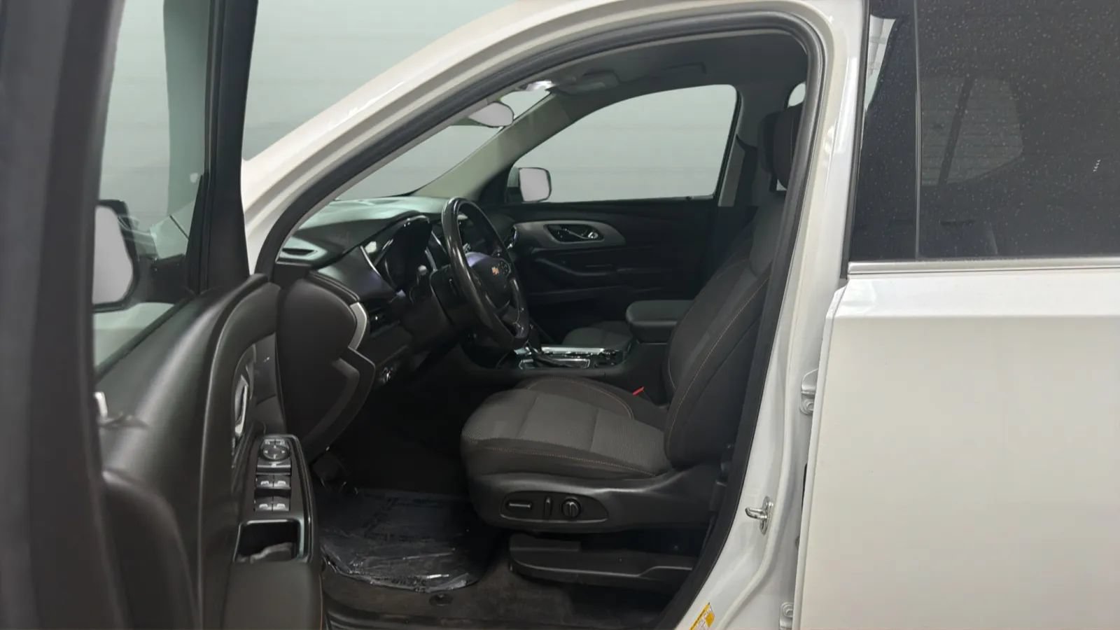 Used 2018 Chevrolet Traverse LT FWD image 21