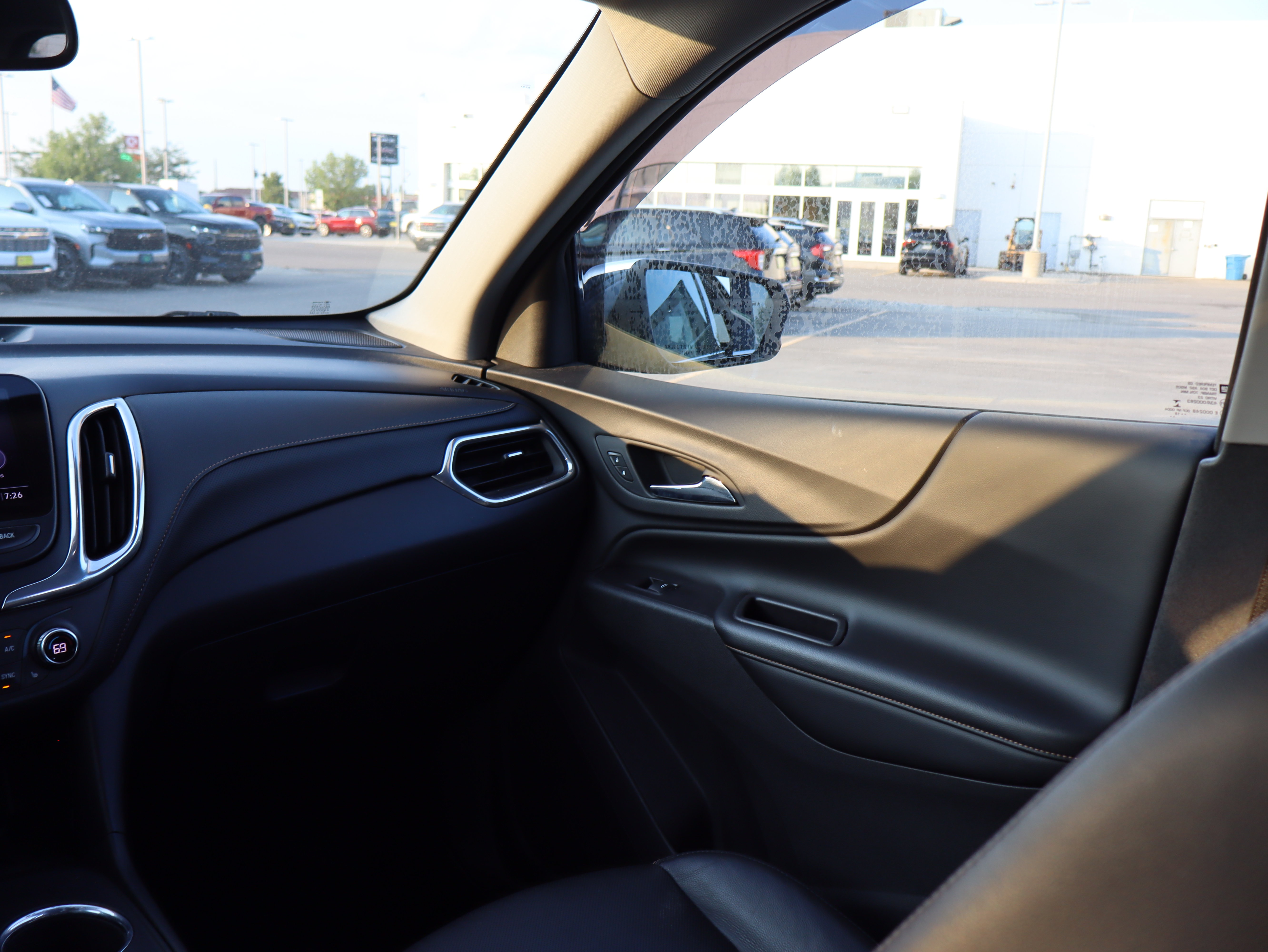 Used 2020 Chevrolet Equinox Premier AWD/4WD image 11
