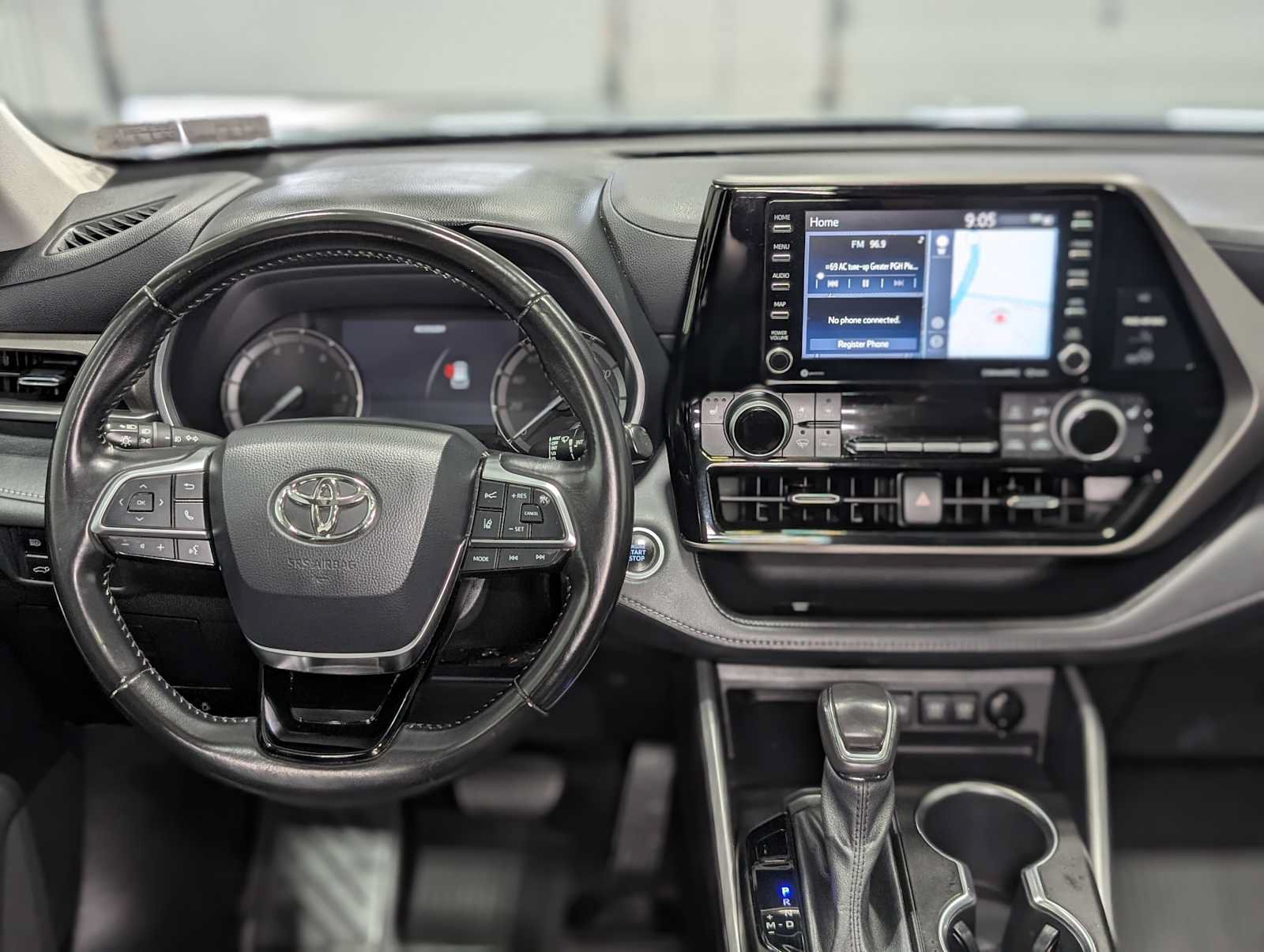 Used 2021 Toyota Highlander XLE AWD/4WD image 6