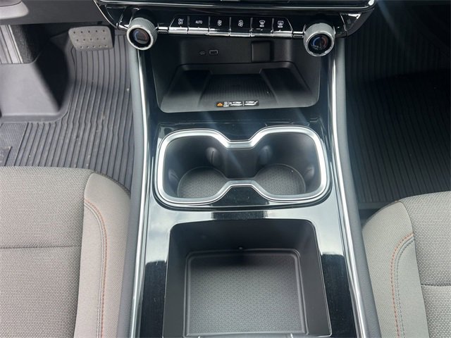 New 2025 Chevrolet Traverse LT w/ LPO, Floor Liner Package image 22