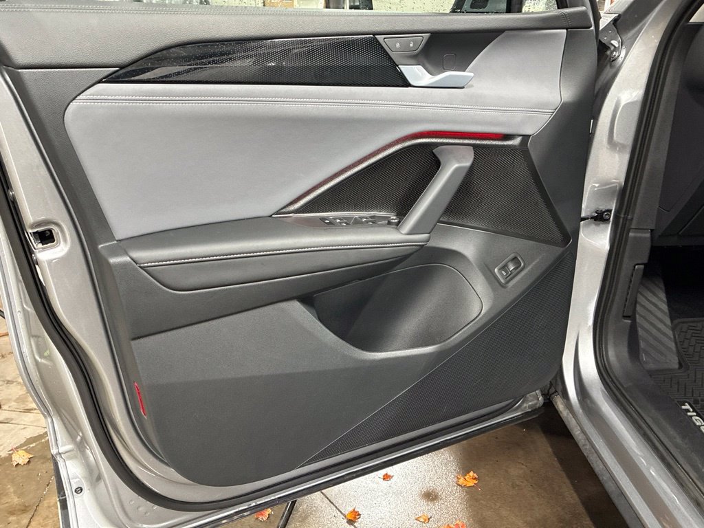 Used 2026 Volkswagen Tiguan SE w/ Panoramic Sunroof Package AWD/4WD image 44
